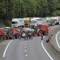 25-Farmer-Blockade-AFP