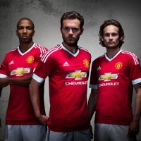 adidas je ob pričetku sodelovanja s klubom Manchestrom United predstavil nove drese.