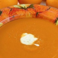 Korenčkova juha s pomarančo