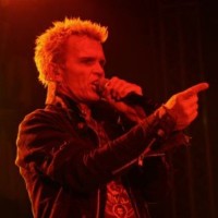 Video: Billy Idol zgoraj brez!