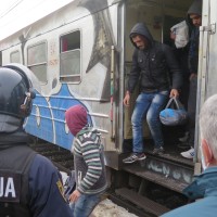 begunci migranti vlak policija šentilj (6)