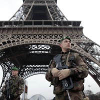 pariz francija vojska terorizem terorist (18)