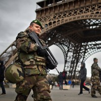 pariz francija vojska terorizem terorist (2)