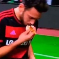 Hakan Calhanoglu kruh