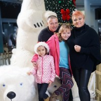 Natalija Kolšek z družino v Europarkovi Snežni pravljični deželi