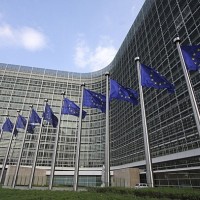 european-commission-building-flags-610