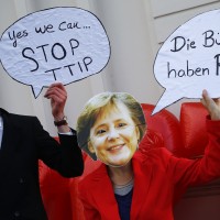 Merkel Obama protestniki