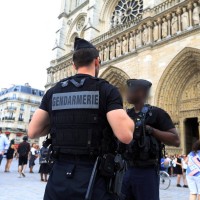 cerkev Notre Dame Pariz policija