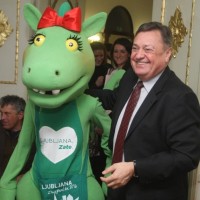 The Mayor with the European Green Capital 2016 mascot Flora_Nik Rovan