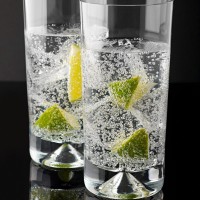 gin tonic, mineralna voda