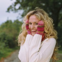 ženska rokavice dolgi lasje nasmeh