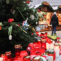 Berlin, božična tržnica, sveče, žalovanje po terorističnem napadu