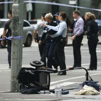 Melbourne, policija, z avtom nad pešce