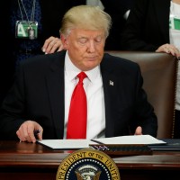 Donald Trump, podpis, uredba, predsednik ZDA