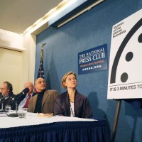 Ura - doomsday clock, uničenje sveta, jedrski znanstveniki, 27, januar 2017