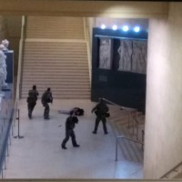 Louvre, vojaki, teroristični napad, streljanje