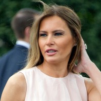 melania roza obleka velika noč