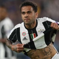 dani-alves-juventus-monaco-champions-league_5roxxw8jpu9p19gg0nfygkcs0