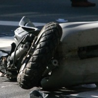 Mopedist utrpel hude telesne poškodbe