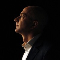 Dobrodelni Jeff Bezos bo podaril več kot 121 milijard dolarjev!