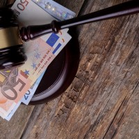 evri sodišče - da državljan pride do sodišča mora imeti dovoljšna denarna sredstva