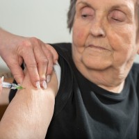 cepljenje starejši