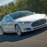 Tesla podaljšuje garancijo