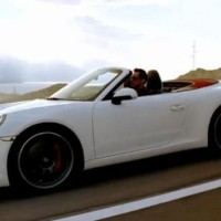 Porsche 911 kabriolet v elementu