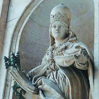 nune3 Joanna-with-a-papal-crown