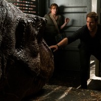 BRYCE DALLAS HOWARD, CHRIS PRATT in T. rex_Jurski svet_Padlo kraljestvo