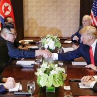Trump Kim srečanje