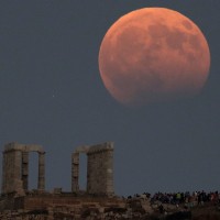 Lunin mrk bo moč spremljati v petek zvečer