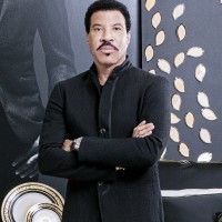 1525093006-lionel-richie-home_launch3