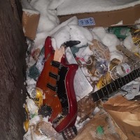 witchrot, razbita kitara, pločevinke
