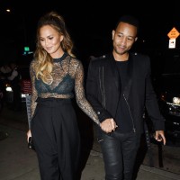 CHRISSY TEIGEN in JOHN LEGEND