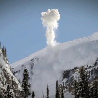 snežni plaz-eksplozija