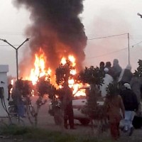 pakistan, avtobus, cisterna, zgoreli, požar, ogenj