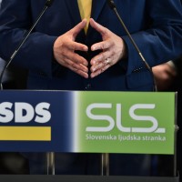 SDS in SLS