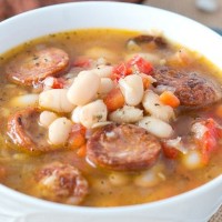 enolnočnica 1480973421-hearty-white-bean-soup-with-sausage-2