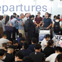 hong kong, protesti, letališče