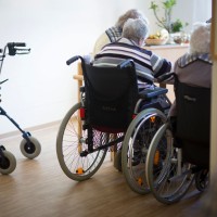 starejši, invalidski voziček, doma za upokojence