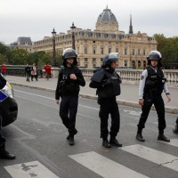 pariz, policijski prostori, napad
