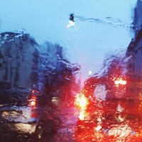 dež, jesen, mesto, promet, avtomobili, luči, mrak,