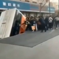 avtobus, luknja, tla, vdrtina, kitajska, žrtve