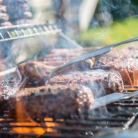 close-photography-of-grilled-meat-on-griddle-1105325