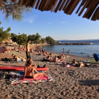 plaža krk morje hrvaška turizem bobo