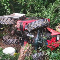 delovna-nesreča, jeruzalem, Pri delu v vinogradu se je prevrnil traktor