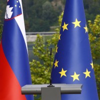 slovenija evropska unija eu zastavi bobo
