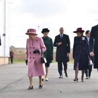 britains-queen-elizabeth-ii-and-prince-william-duke-of-news-photo-1602788721