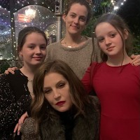 Lisa Marie Presley s svojimi deklicami ..